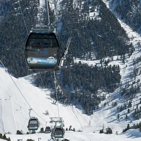 Le Bouquetin L Ski-out L Sauna Apartment *