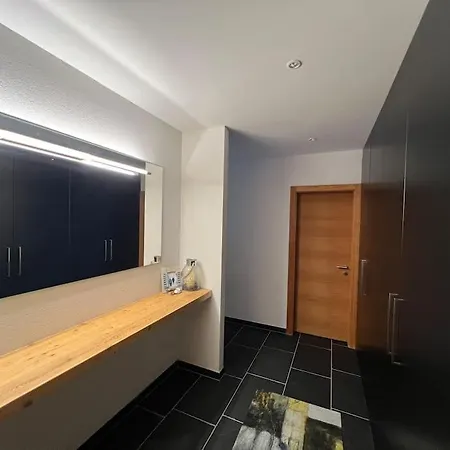 Le Bouquetin L Ski-out L Sauna Apartment *